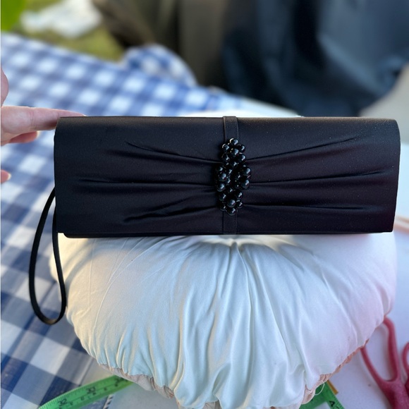 Beautiful evening clutch; NWOT - Picture 3 of 6